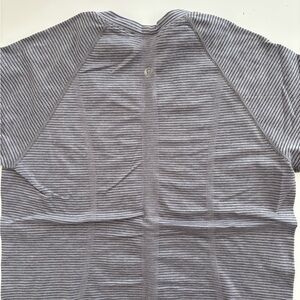 Lululemon - short sleeve gray shirt - M